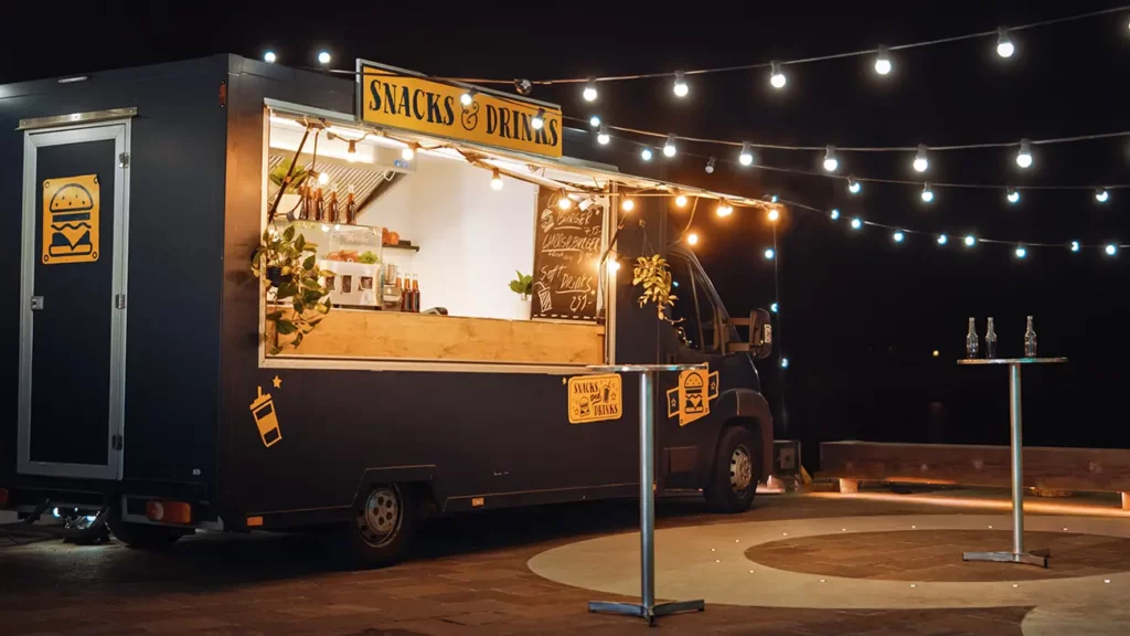 Foodtruck der ein Nutzfahrzeuggutachten bekommt, um finanziellen Schaden zu dokumentieren